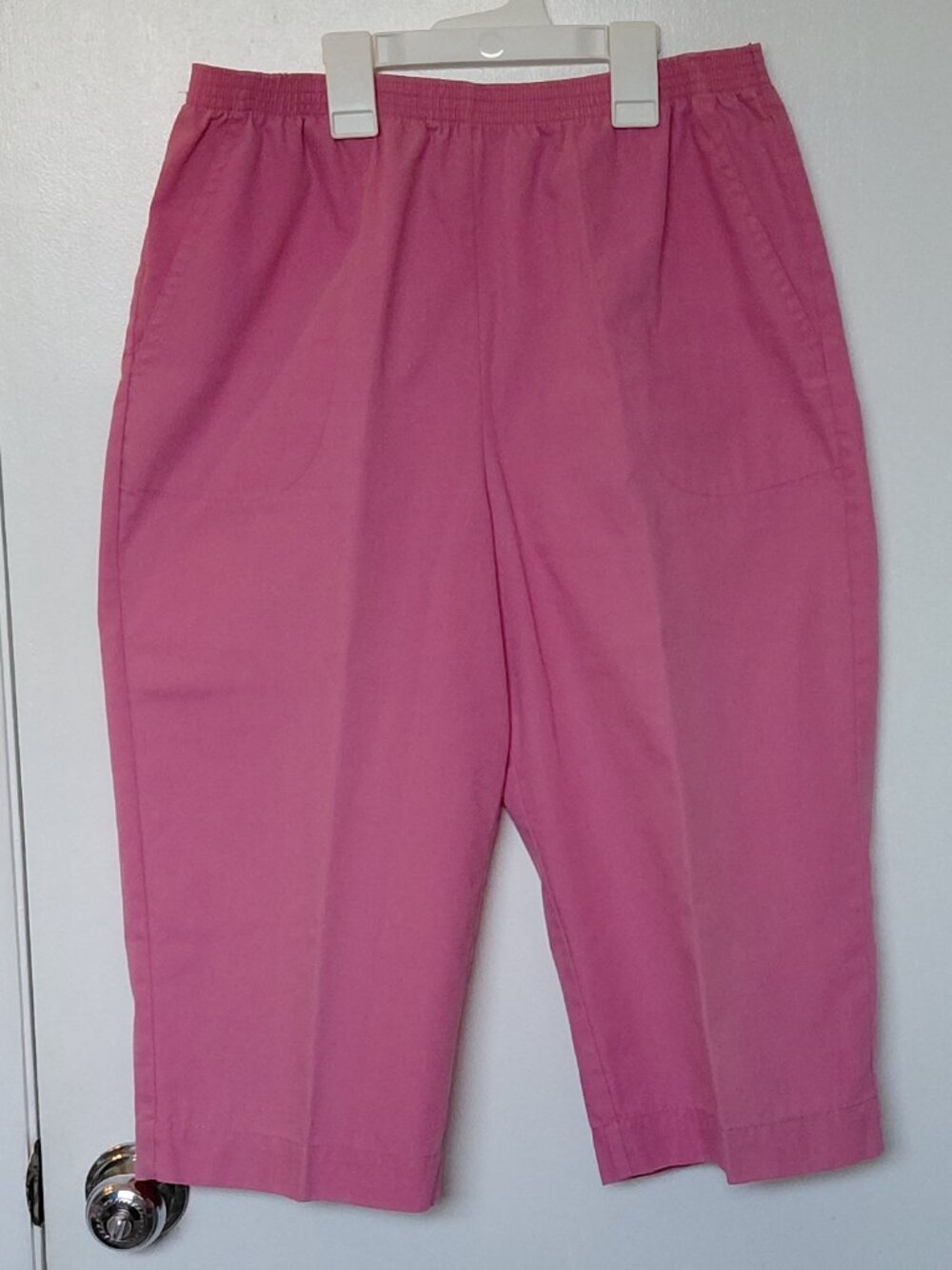 WOMEN'S BLAIR BRIGHT PINK PEDAL PUSHER PANTS SIZE 10 2 POCKETS 55% COT 45% POLY